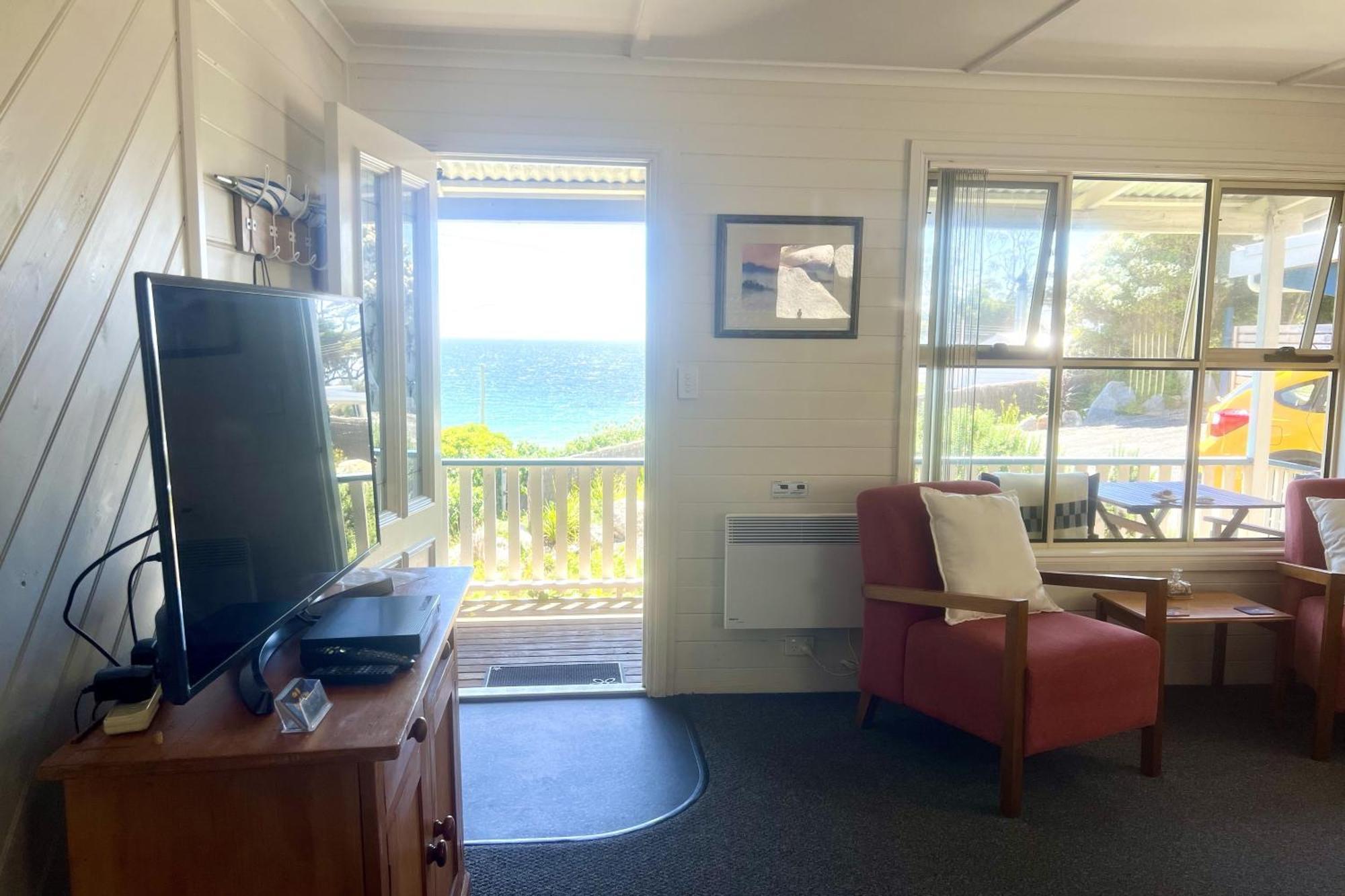Binalong Beach Cottage Beachfront At Bay Of Fires Next To Restaurant Binalong Bay Bagian luar foto