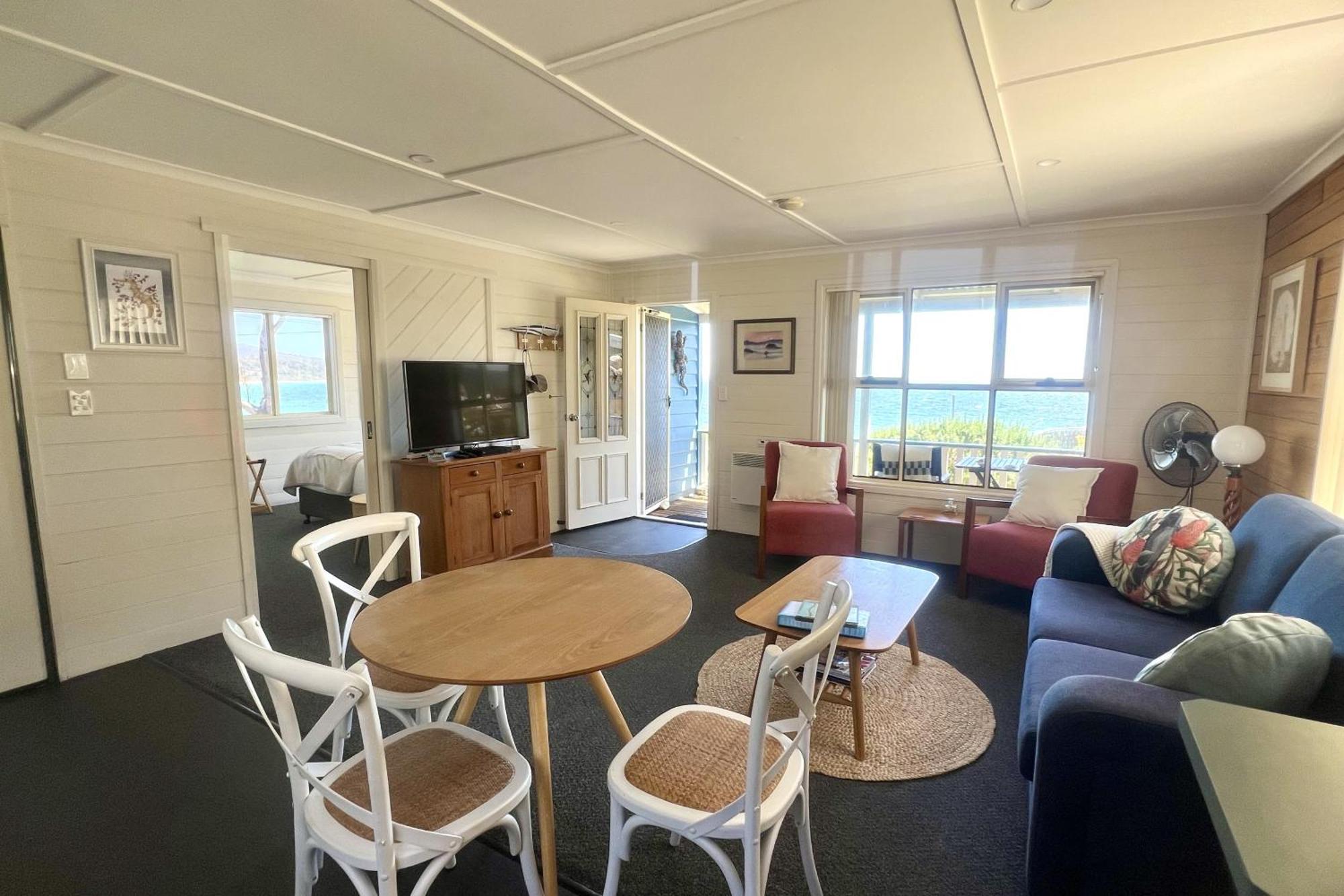 Binalong Beach Cottage Beachfront At Bay Of Fires Next To Restaurant Binalong Bay Bagian luar foto